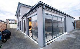 Stylish House In Geelong For Large Family Or Group